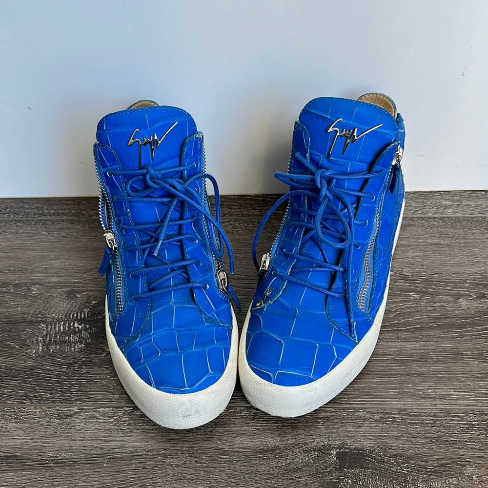 Giuseppe Zanotti
Men's Crocodile-Embossed Leather Mid-Top Sneakers